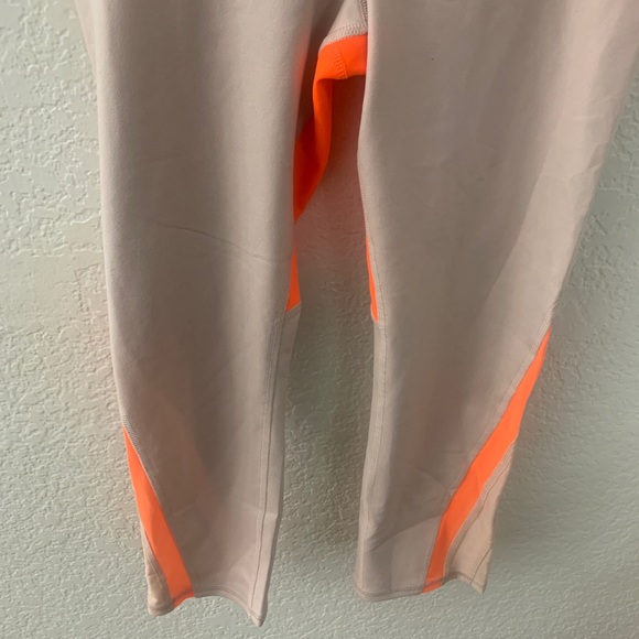 Alo Yoga Range Mesh Capri Leggings - Picture 5 of 9